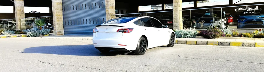  5 تيسلا 2022 model 3 بحالة الوكالة فحص كامل اوتوسكور +B لون مميز في الحرة للبيع بسعر لقطة ومحرووووق