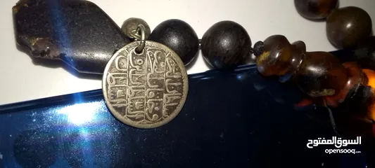 3 السلام عليكم مسبحه كهرمان انتيك قديمه عمرها اكثر من 100 سنه يسموها الجده لانها قديمه انتيك حلوه