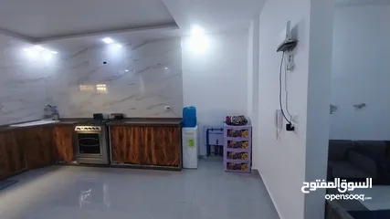  8 منزل للبيع