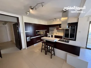  9 شقة مميزة طابق ثالث مع روف 3 غرف نوم 3 حمامات مفروشة للبيع