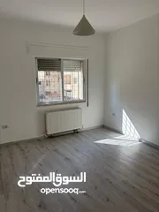  21 دوبلكس أرضي مميز بمساحة واسعة وحديقة خاصة في موقع استراتيجي بالقرب من شارع الجامعة الأردنية