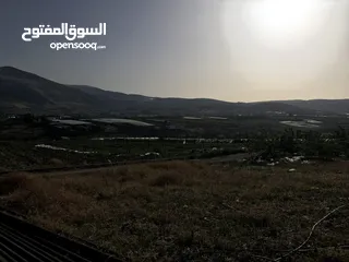  25 ارض للبيع في النصارية مطلة على جميع الجهات ما بسكر عليها حدا وصحية واصل مياه وكهرباء مع جدار جنوبي