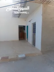  10 بيت مكون من طابقين وشقه بجانبهم للبيع