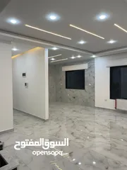  10 شقة ثالث مع روف مساحة 200م فاخرة و بأعلى المواصفات باجمل مناطق البنيات منطقة فلل قرب الحرية