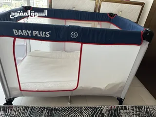  1 سرير اطفال قابل للطي