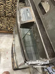  3 حوض سمك 400 لتر تقريبا كبير وفيه خزانات في الاسفل للتخزين وفيه اضاءة