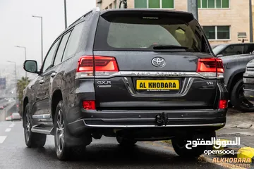  7 Toyota Land Cruiser 2021 Gx-r Grand Touring   السيارة وارد الشركة و قطعت مسافة 51,000 كم فقط
