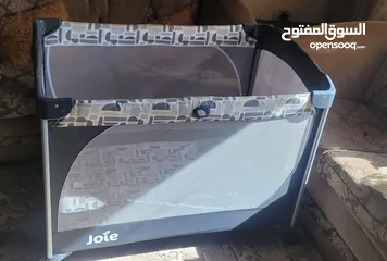  2 سرير اطفال بسكليت .