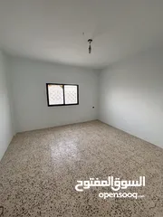  6 بيت طابقين للبيع في الحي الغربي  طابق ارضي بناء من 10الى 16 سنة  طابق اول بناء قبل 3شهور فقط