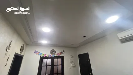  7 شقه مميزه 130م حي الرواق قرب مستشفى الامير حمزه