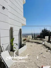  2 شقق اشباه فلل للبيع مساحة 185 متر بأعلى اطلالة في محافظة اربد موقع مميز جدا