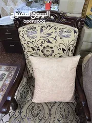 1 طقمين كنب بحالة ممتازة للبيع بسعر ممتاز