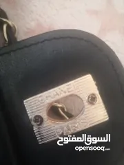  3 شنطة يد شانيل لون اسود سبب البيع هدية لا تلزمني لوجود شنطة مثلها لدي  عندي