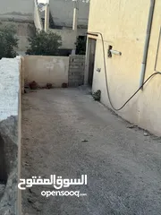  3 مخازن ومستودعات للبيع