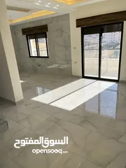  11 شقة اخير مع روف/ مساحة 176م/ ترس واسع جداً و مطل على شارعين/ صرف صحي واصل