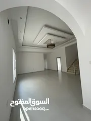  4 ڤيلا راقية بسعر طيب