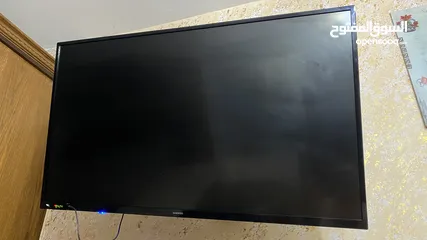  2 شاشات تلفاز