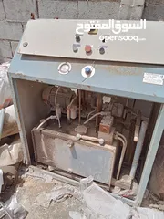  1 جك هيدروليكي الطول 3م تقريبا وهو مغلق يعمل كدفاش