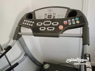  1 للبيع جهاز مشي Horizon HTM 4000 – حالة ممتازة!