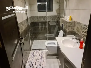  2 شقة مفروشة بحالة ممتازة تشطيب شخصي