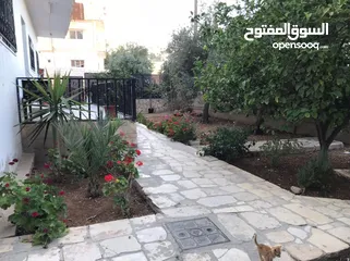  3 عمارة من 3 شقق مساحة 320 م وارض فارغة ياجوز منطقة الرشيد حي جعفر قرب اخر موقف للباصات