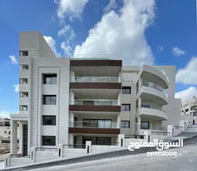  1 شقة فاخرة بإطلالة  مميزة بارقى مناطق عمان الغربية الجبيهة ارضي واخير مع رووف وطوابق