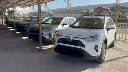  31 تويوتا راف فور ((2023)) XLE بريميوم، بطارية ليثيوم، فحص كامل، فل كامل، فورويل، حره، بسعر مميز..