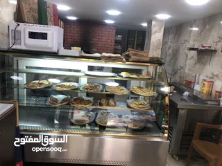  1 محل معجنات للبيع بكامل معداته