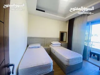  16 يوجد لدينا شقق   مفروشة للايجار يومي أسبوع شهري  مساحات الشقق من 130 لا 300 متر موقعنا: عبدون فقط