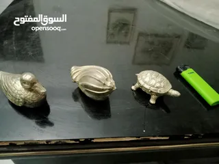  1 علب حبوب فضية انتيك موديل ال1960 على شكل صدفة وبطة وسلحفاة