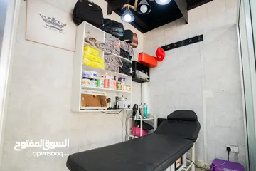 5 للبيع صالون حلاقه رجالي  ودخل جيد جدا  باركن مفتوح   For sale a men's barber shop with all its purpo