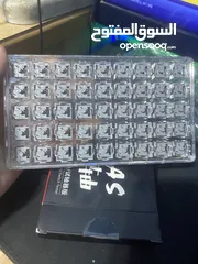  4 سوتشات بلون الاحمر
