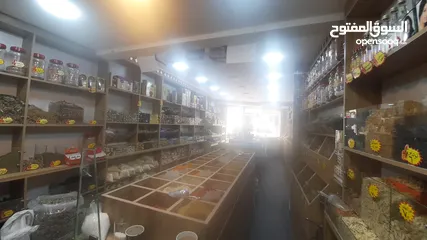  4 محمص للبيع بكامل عدته وديكوره وبضاعته البيع بداعي السفر المحمص يعمل بشكل جيد وقابل للتطوير والتوسيعو