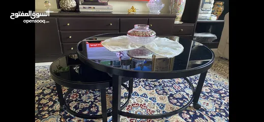  2 كنب مع طاولات جانبية وعدد 2 وسطي سيكوريت زجاج وحديد ايطالي