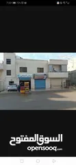  1 للبيع    مجمع تجاري.   ثلاث مخازن + شقق عدد ثنين   بدخل شهري
