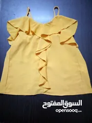  26 ملابس بناتي مستعمل بس نضيف بأسعار رمزيه ومراعاه عالكميه بلبسو عمر 8/9 سنين