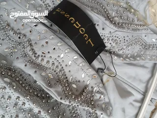 3 فستان سهرة فخم بالخرز واللؤلؤ - لون فضي أنيق نمرة s جديد