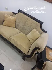  4 طقم كنب تفصيل ثقيل وطاولة وسط و2 جانبية  للبيع