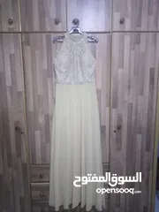  2 فستان سهرة طويل لون بيج مع جاكيت قصير لون بني.... الفستان من الشيفون و الدانتيل المشكوك باحجار كريمة