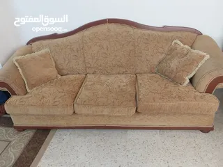  2 طقم كنب في حالة ممتازة للبيع في طبربور