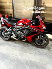  1 Honda CBR 650 R 2023  (بحالة الوكالة 900 كم فقط)