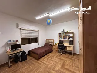  20 فيلا للبيع بالبنيات طريق المطار شارع الخدمات في حي هادئ جدا