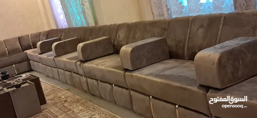  13 مجلس خليجى تفصيل بحال الوكاله للبيع فى اربد 34 مقعد بغطى 21 متر طولى