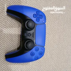  3 PlayStation 4 controller blue and black extra grip