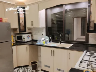  12 روف فاضي للايجار