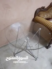  2 طاولة زجاج للبيع بحالة وكالة استخدام شهر