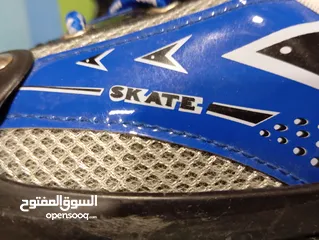  4 بوت عجال (سكيت - skate ) مستعمل لمده بسيطه  مع شنطة السكيت  مناسب من نمره 39 - 43 / يتوسع.