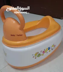  3 أغراض أطفال للبيع  عربية مشايه سرير كرسي سيارة زحليقه والعاب
