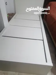  6 تخت من ايكيا لون ابيض  للبيع بسعر مغري