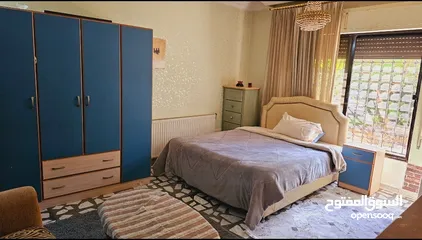  16 شقه ارضيه مفروشة مستقله مكونة من غرفتين نوم و توابعها مع حديقه و كراج.مع روف مستقل ضمن سكن عائلي خاص